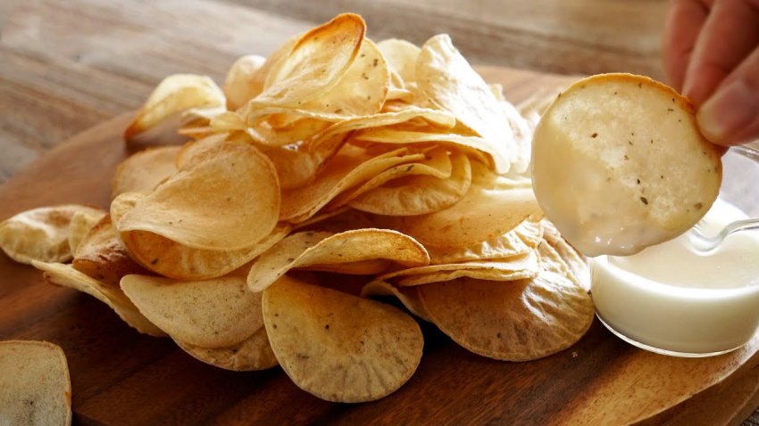 Вкуснейшие картофельные чипсы БЕЗ масла и жарки - «Своими Руками»