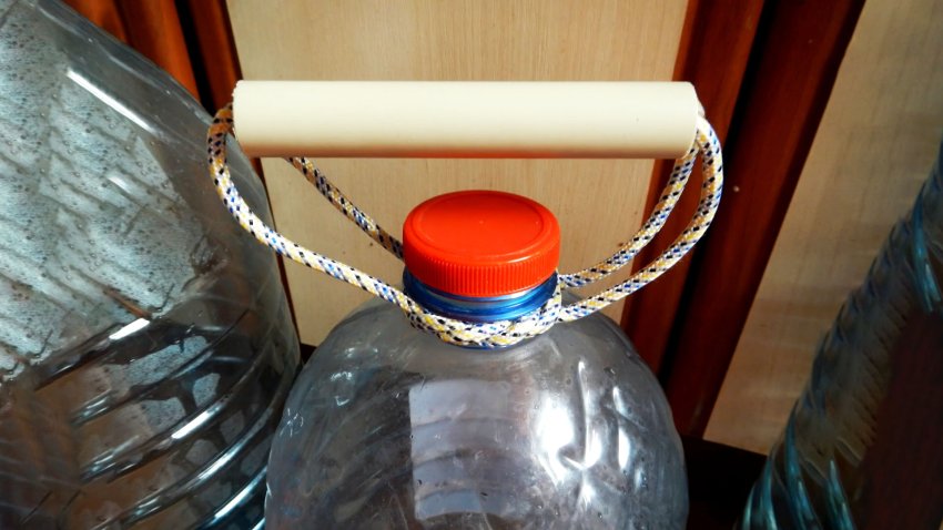 Как сделать надежную ручку для ПЭТ бутылки - «Своими Руками»